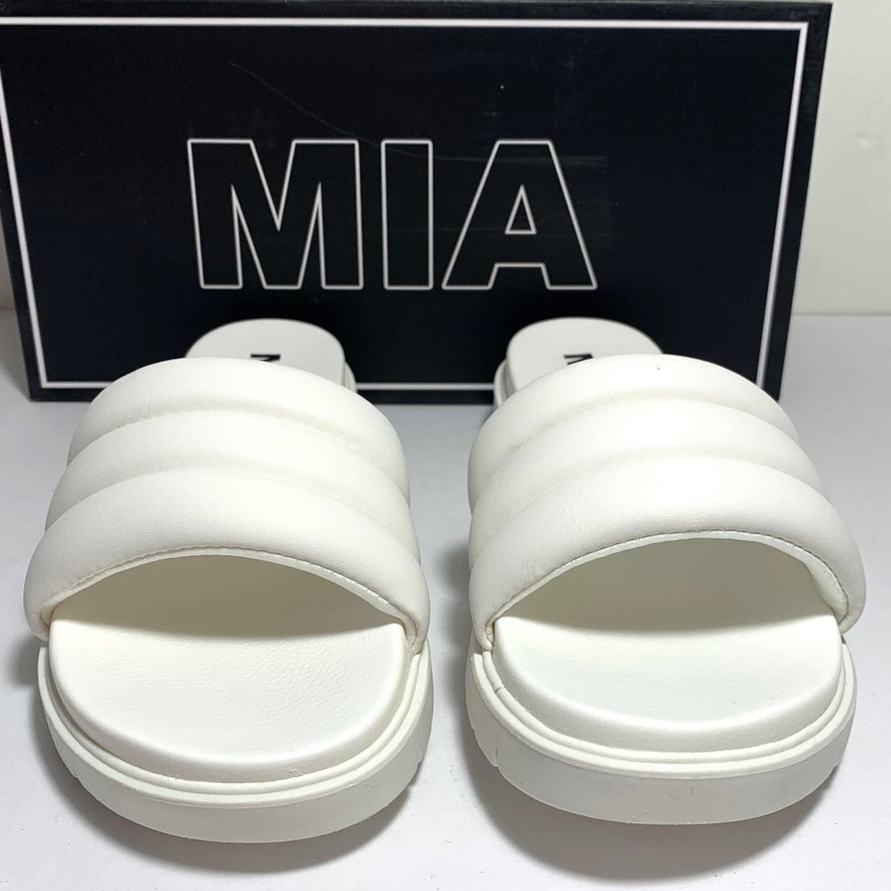 Mia Cimone Puffy Slip On Sandals Quilted Slides White Size 7 NEW - Picture 3 of 7